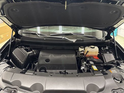 Used 2023 Chevrolet Traverse LT w/ Rear Camera Mirror Package image 10