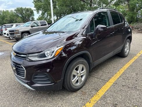Used 2022 Chevrolet Trax LT w/ LT Convenience Package AWD/4WD image 8