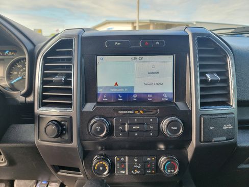Used 2019 Ford F150 XLT w/ Equipment Group 302A Luxury AWD/4WD image 18