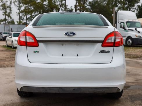 Used 2011 Ford Fiesta SE w/ Super Fuel Economy Pkg FWD image 5
