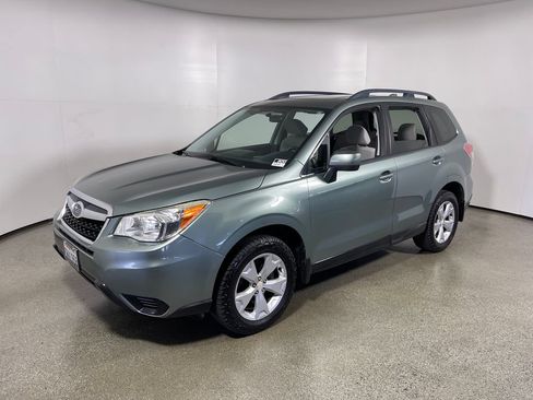 Used 2016 Subaru Forester 2.5i Premium w/ All-Weather Package AWD/4WD image 7