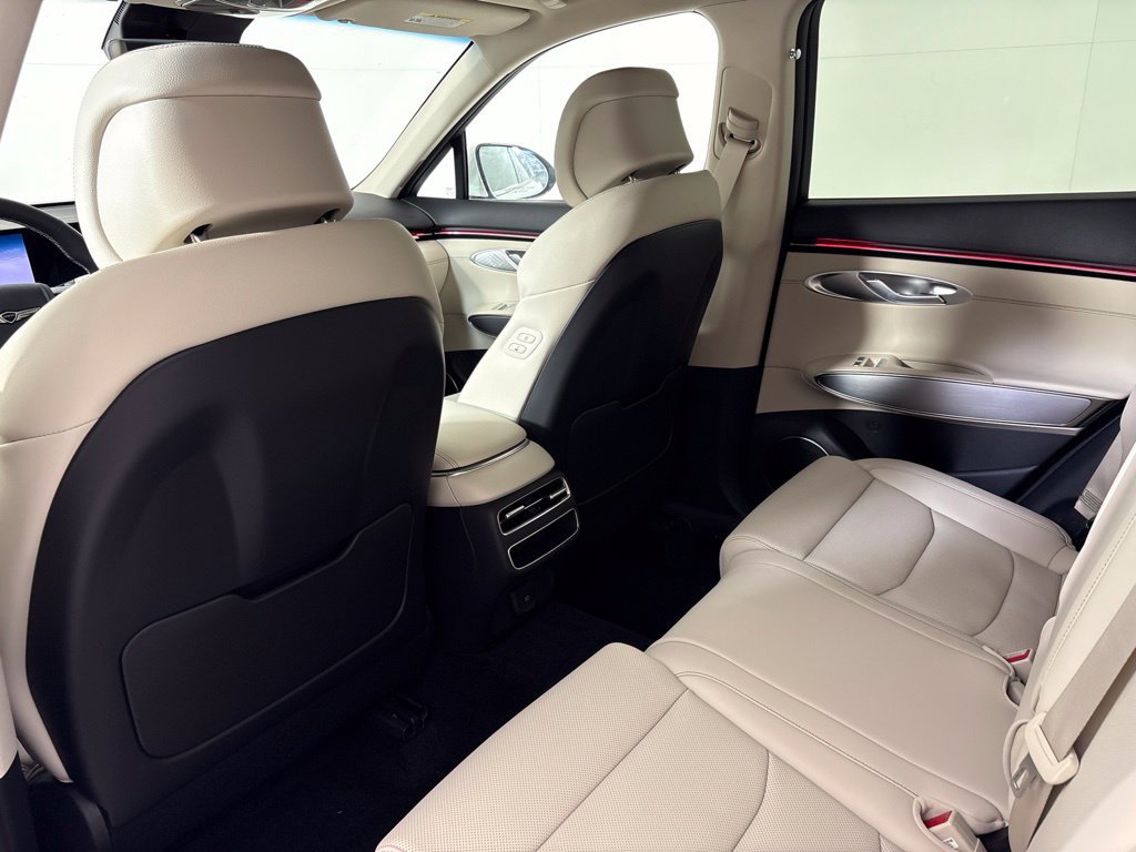 New 2027 Genesis GV70 2.5T Select AWD/4WD image 19