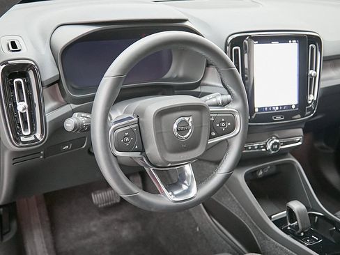 Certified 2023 Volvo C40 Recharge Core w/ Climate Package image 13