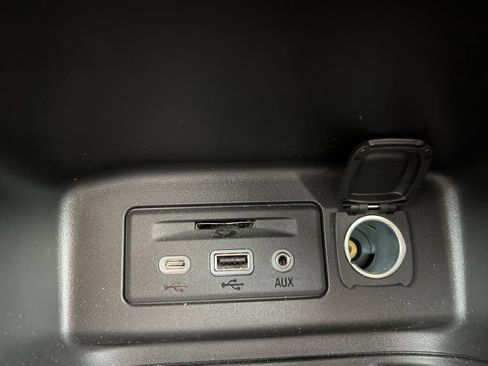 Used 2023 Chevrolet Equinox Premier w/ LPO, Floor Liner Package AWD/4WD image 18