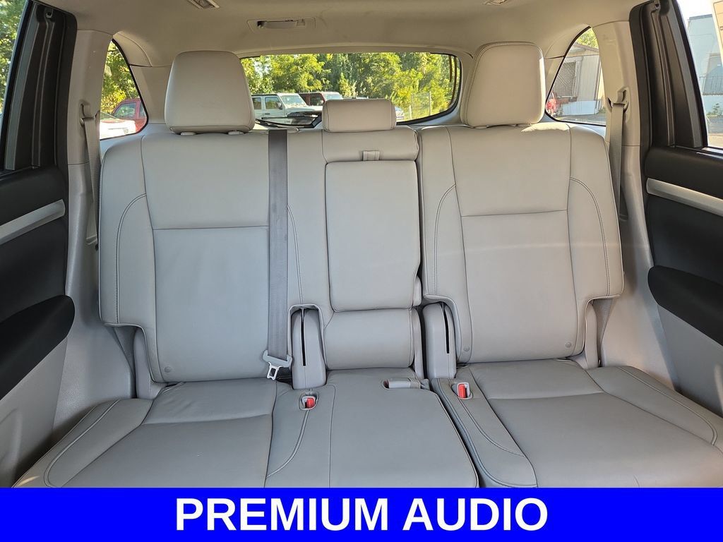 Used 2016 Toyota Highlander XLE AWD/4WD image 10