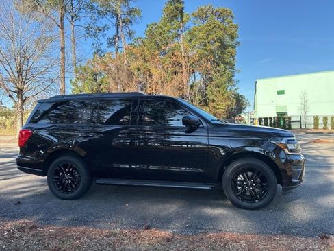 Used 2023 Ford Expedition XLT image 2