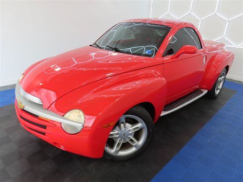 Used 2004 Chevrolet SSR w/ Preferred Equipment Group RWD image 4