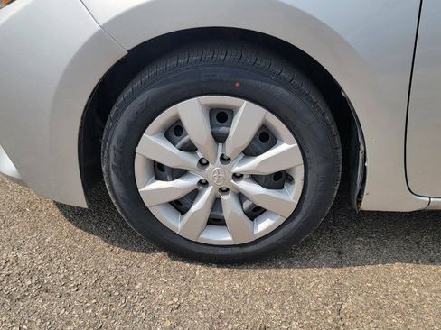 Used 2016 Toyota Corolla LE FWD image 13
