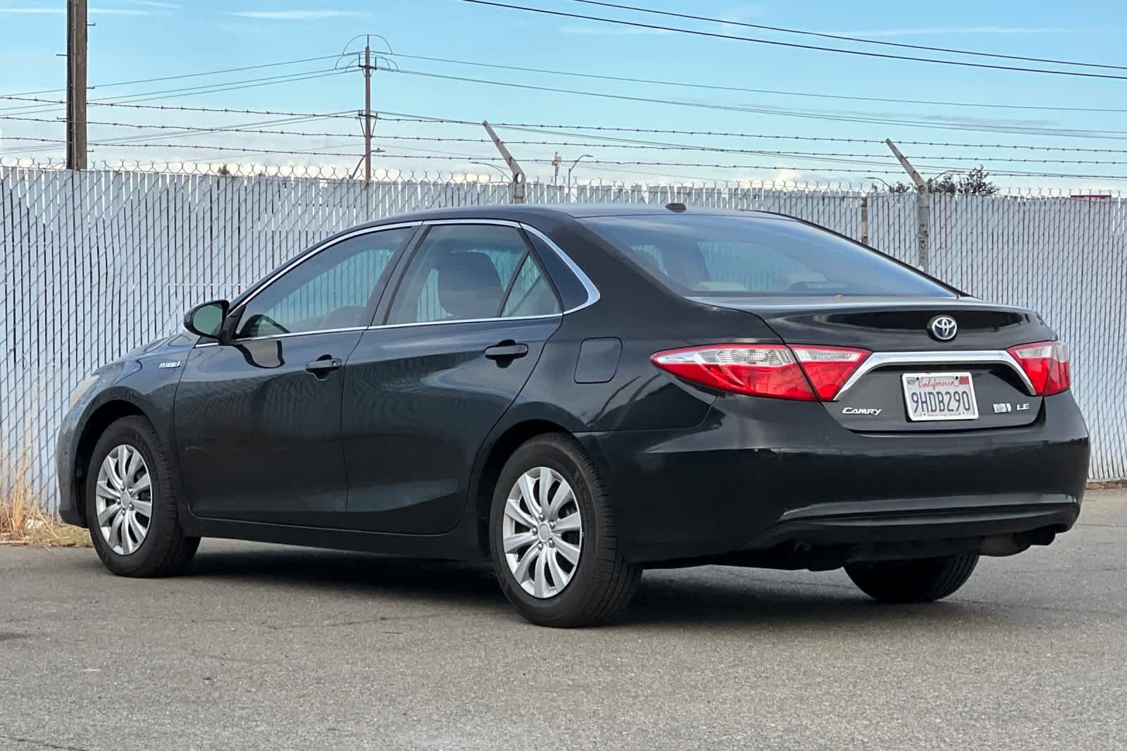 Used 2015 Toyota Camry LE FWD image 5