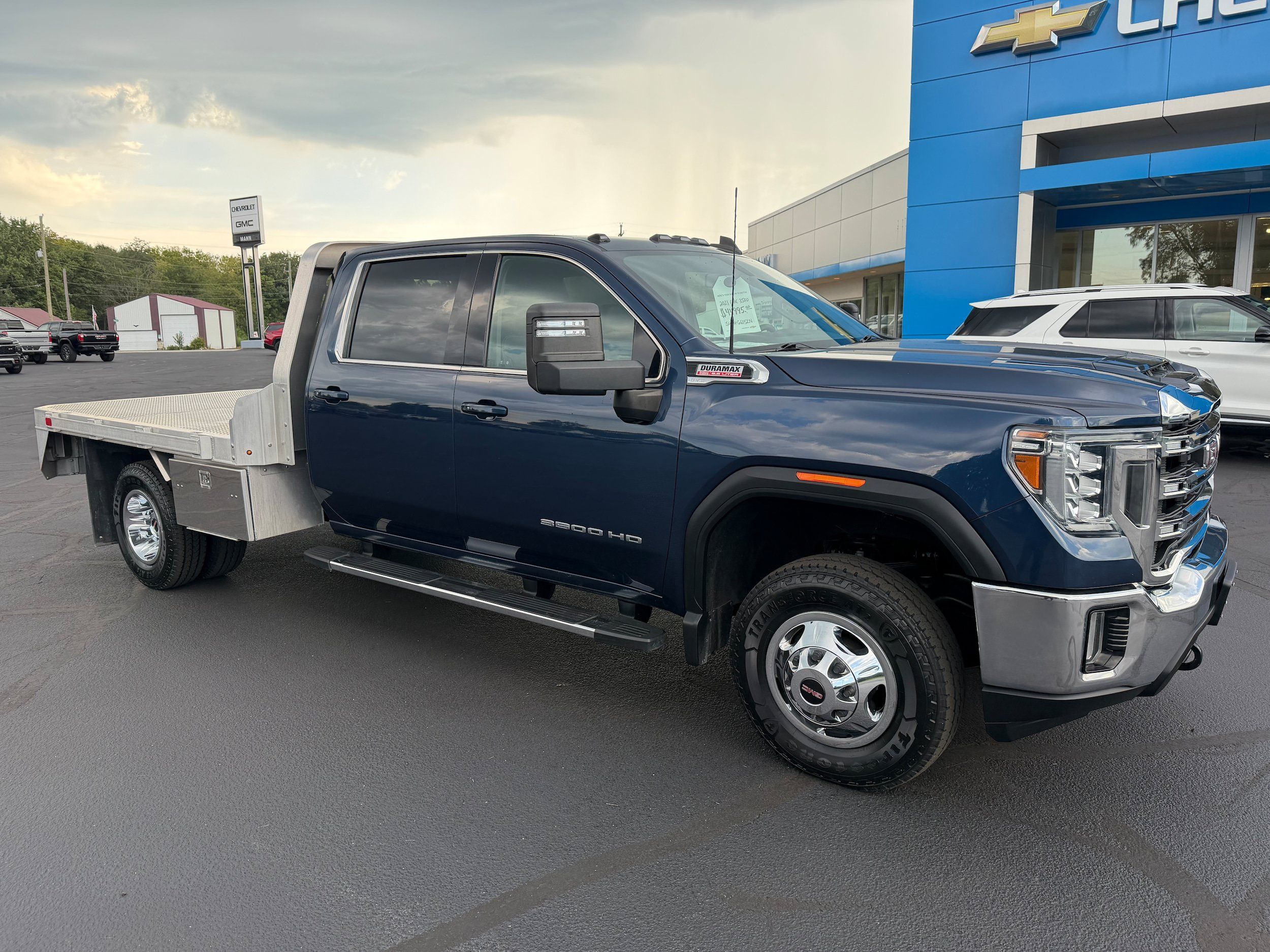 Used 2021 GMC Sierra 3500 SLE w/ SLE Convenience Package AWD/4WD image 2