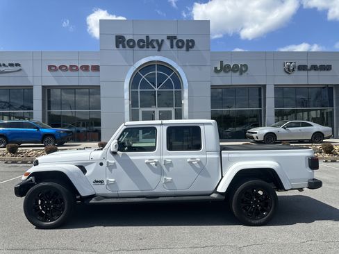 Used 2023 Jeep Gladiator Overland AWD/4WD image 1