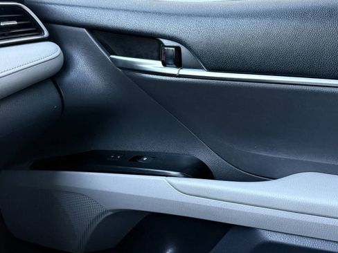 Used 2020 Toyota Camry SE w/ Carpet Mat Package FWD image 31