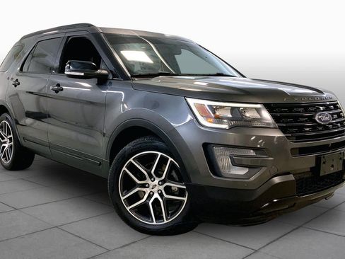 Used 2017 Ford Explorer Sport w/ Equipment Group 401A AWD/4WD image 2