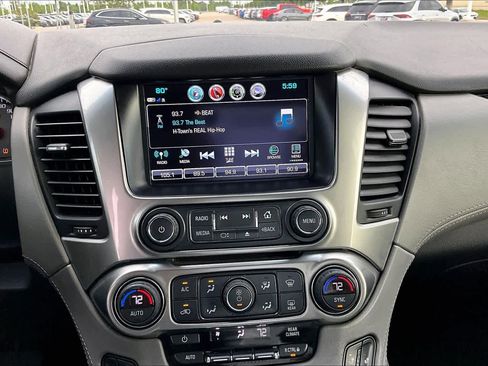 Used 2019 Chevrolet Suburban LT image 6