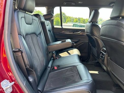 Used 2023 Jeep Grand Cherokee Altitude AWD/4WD image 35