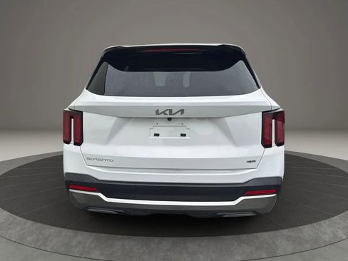 Used 2024 Kia Sorento S image 6