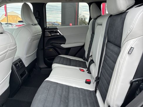 New 2026 Mitsubishi Outlander SE AWD/4WD image 16