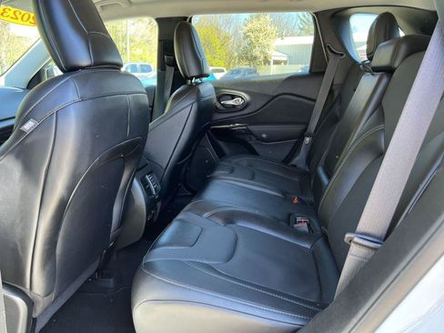 Used 2023 Jeep Cherokee Altitude Lux AWD/4WD image 4
