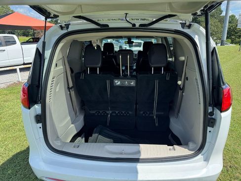Used 2021 Chrysler Voyager Lxi FWD image 11