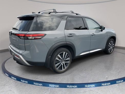 Used 2022 Nissan Pathfinder Platinum w/ Cargo Package image 7