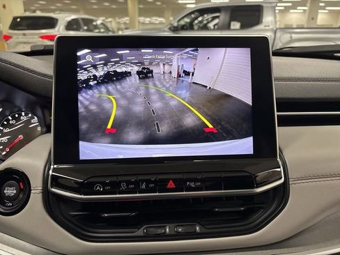 Used 2025 Jeep Compass Limited image 18