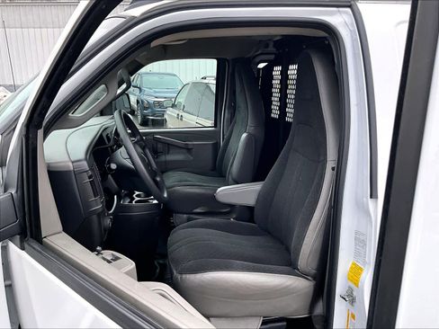 Used 2024 GMC Savana 2500 w/ Driver Convenience Package image 10