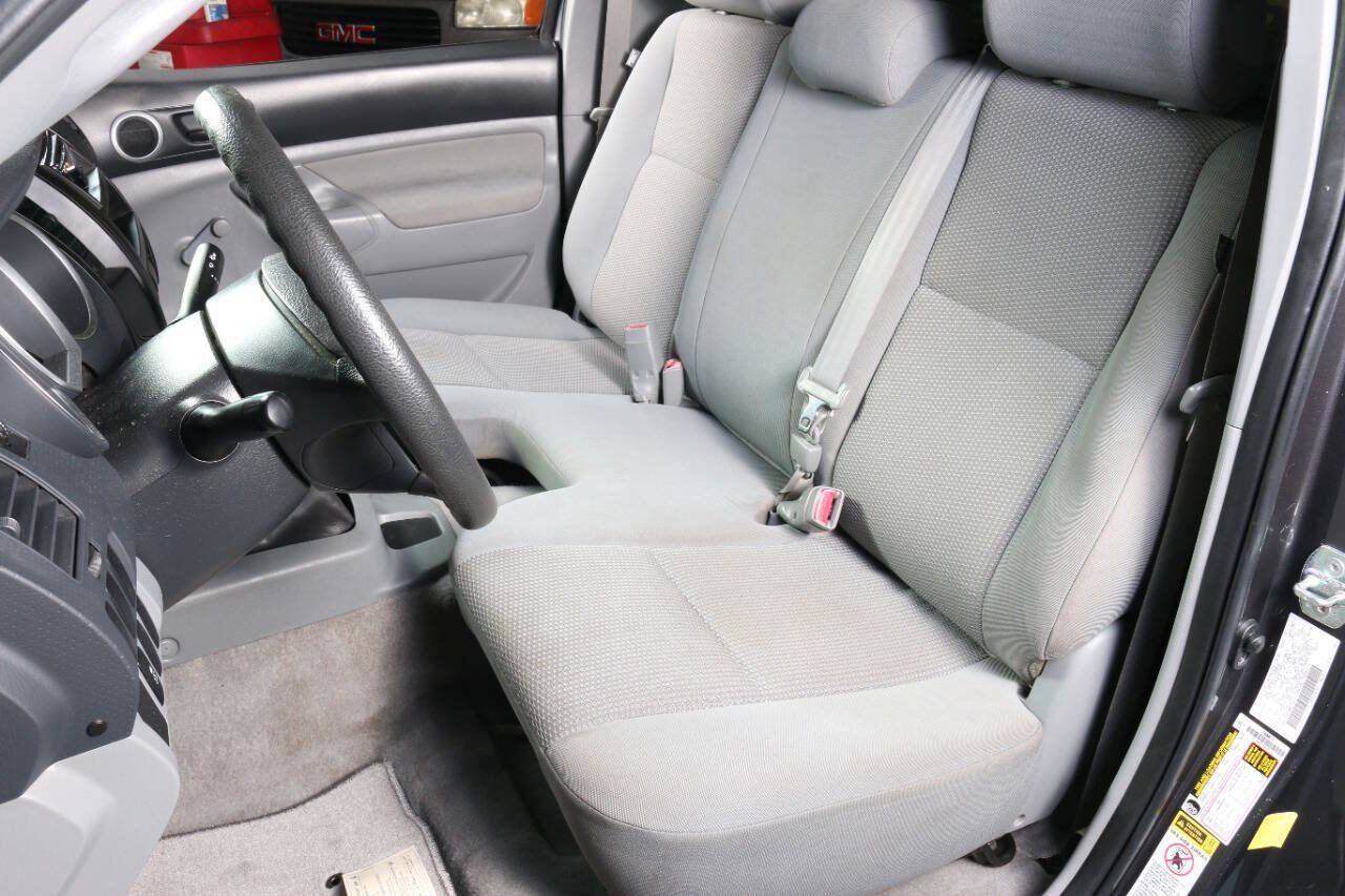Used 2011 Toyota Tacoma 2WD Regular Cab image 2