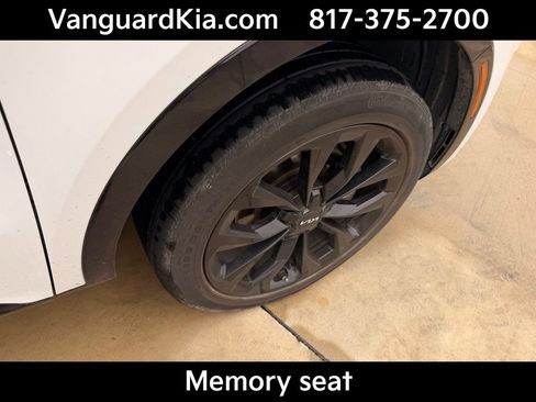 Certified 2023 Kia Sorento SX image 11