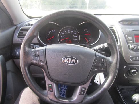 Used 2014 Kia Sorento LX image 14