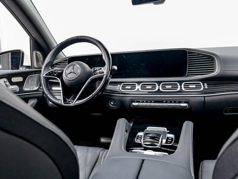 Used 2024 Mercedes-Benz Maybach GLS 600 4MATIC image 36