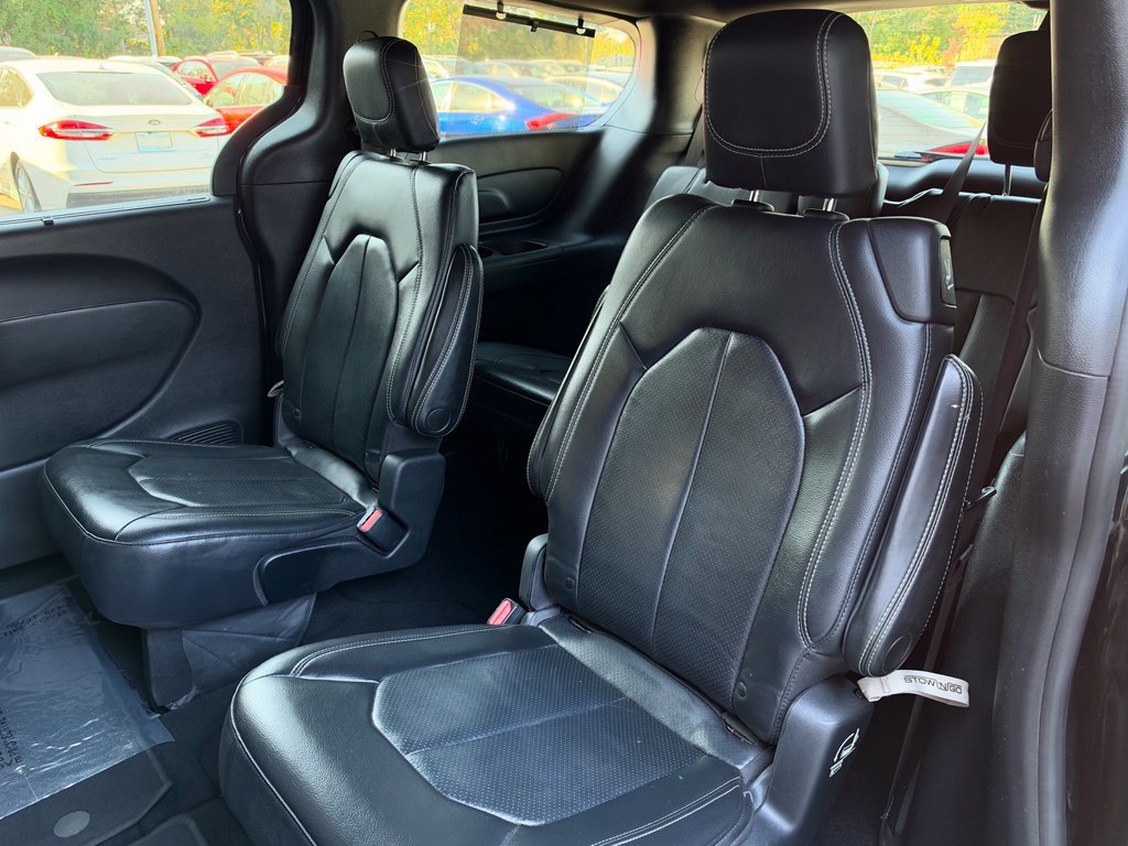 Used 2019 Chrysler Pacifica Touring-L w/ S Appearance Package FWD image 10