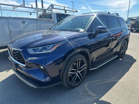 Used 2022 Toyota Highlander Platinum AWD/4WD image 1