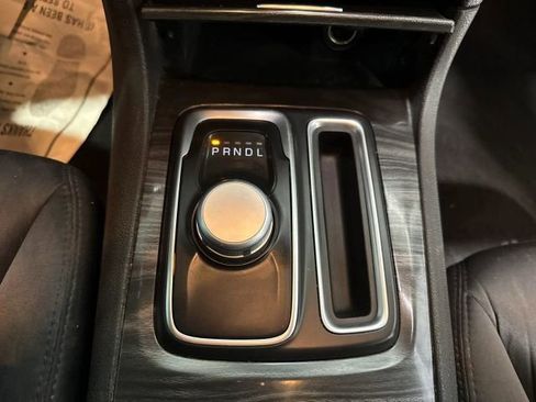 Used 2019 Chrysler 300 Touring w/ Sport Appearance Package image 18