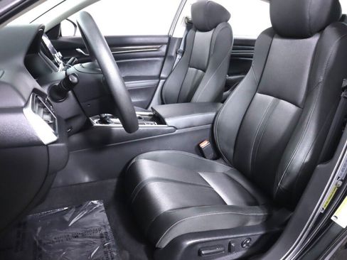 Used 2019 Honda Accord EX image 31