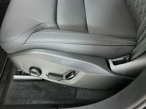 Used 2026 Volvo XC90 B5 Plus w/ Protection Package Premier AWD/4WD image 9