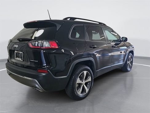 Used 2022 Jeep Cherokee Limited image 3