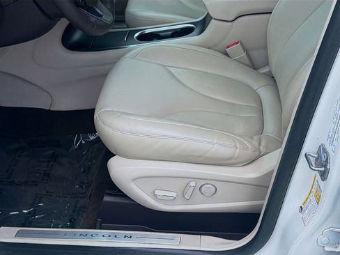 Used 2019 Lincoln MKC Premiere FWD image 18