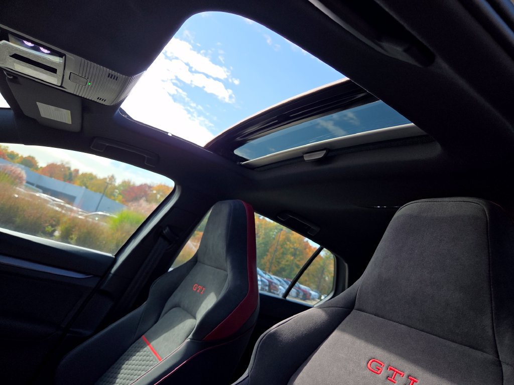 New 2026 Volkswagen GTI SE FWD image 9