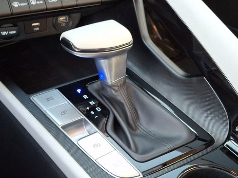 Certified 2023 Hyundai Elantra Limited FWD image 17