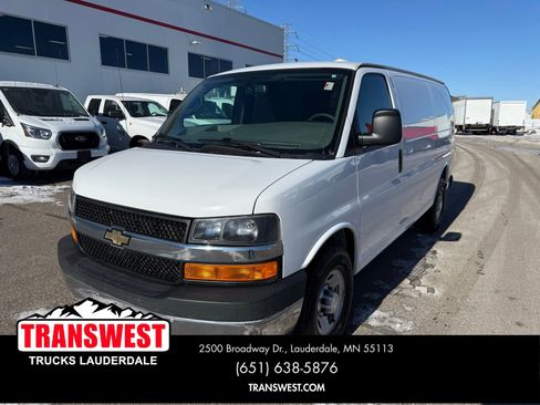 Used 2017 Chevrolet Express 3500 image 1