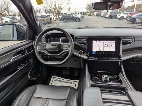 Used 2024 Jeep Wagoneer Series II image 11