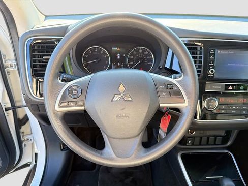 Used 2019 Mitsubishi Outlander SE AWD/4WD image 12