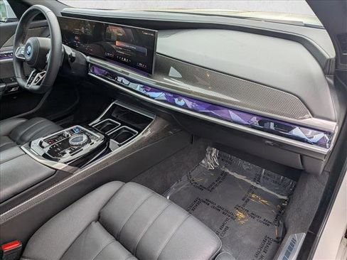 Used 2023 BMW i7 xDrive60 image 21