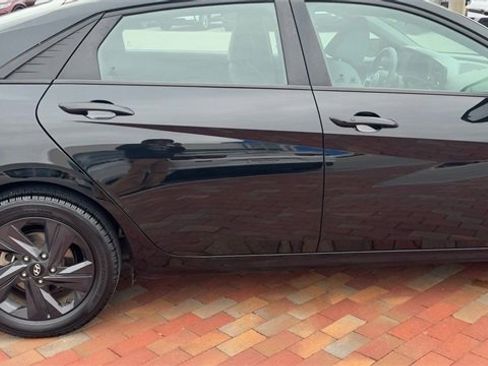 Used 2023 Hyundai Elantra SEL image 3