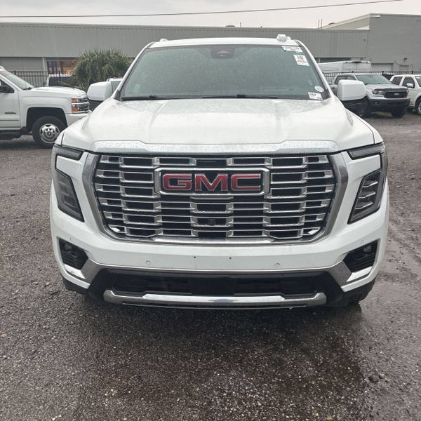 Used 2025 GMC Yukon XL Denali AWD/4WD image 10