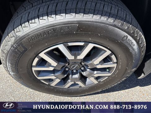 Used 2024 Nissan Frontier SL w/ Technology Package AWD/4WD image 18