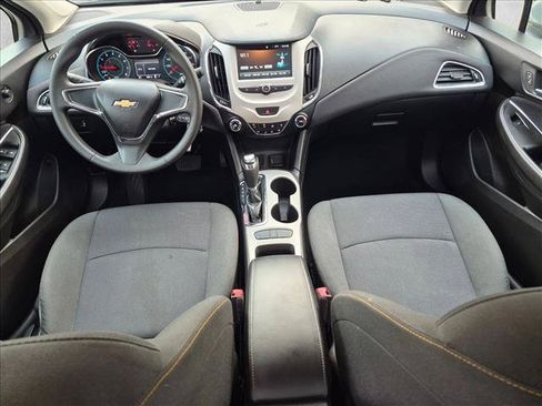 Used 2018 Chevrolet Cruze LS FWD image 17