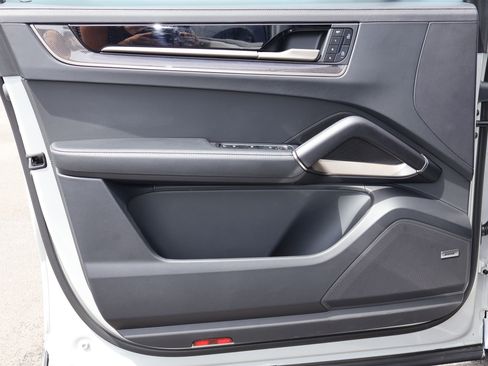 Certified 2025 Porsche Cayenne Turbo AWD/4WD image 14