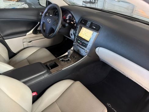 Used 2010 Lexus IS 350 w/ Preferred Accessory Package RWD image 15