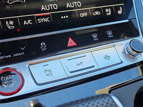 Certified 2025 Audi SQ7 Prestige image 18